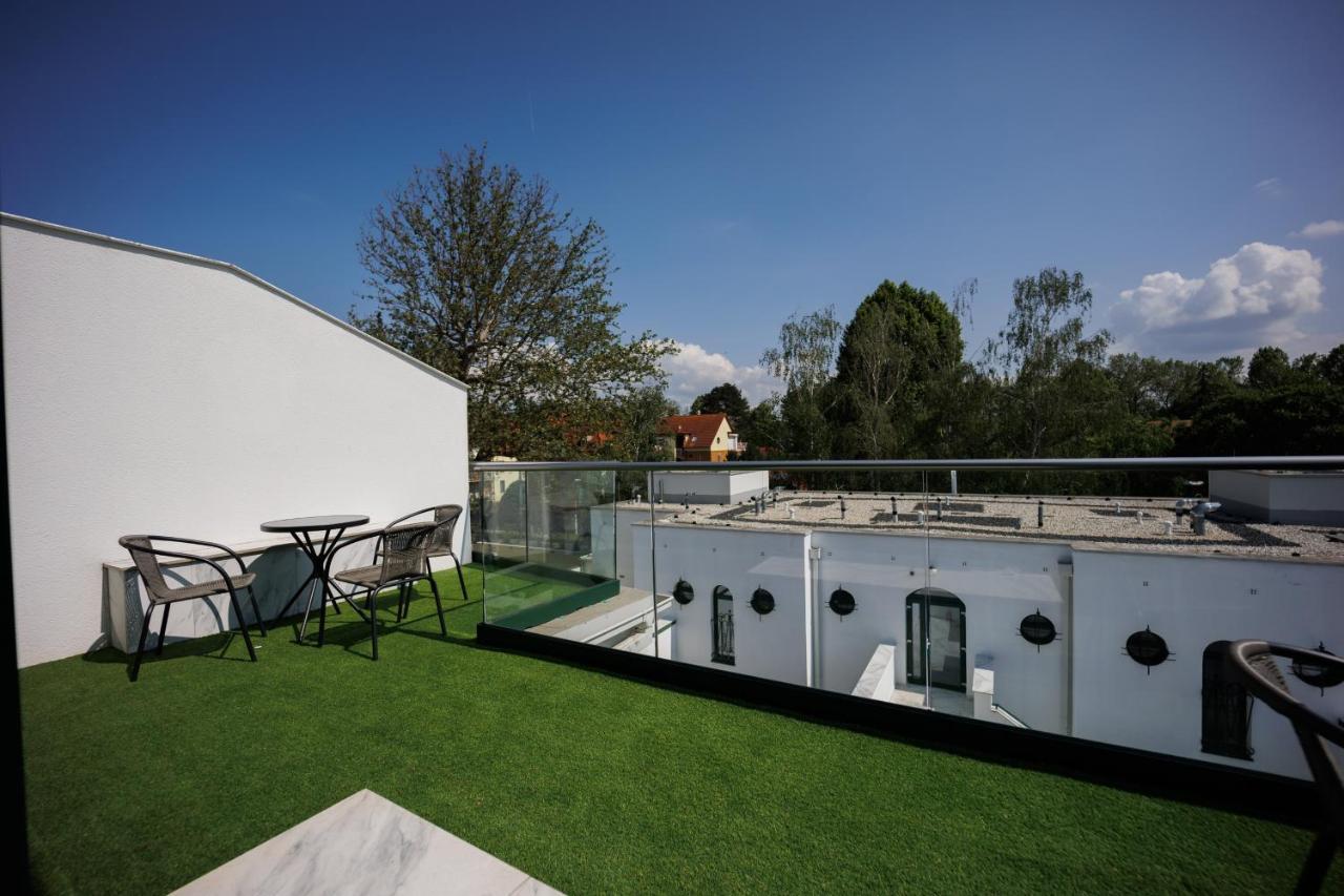 Villa Bauhaus Wellness Apartman 102 Siofok Exterior photo