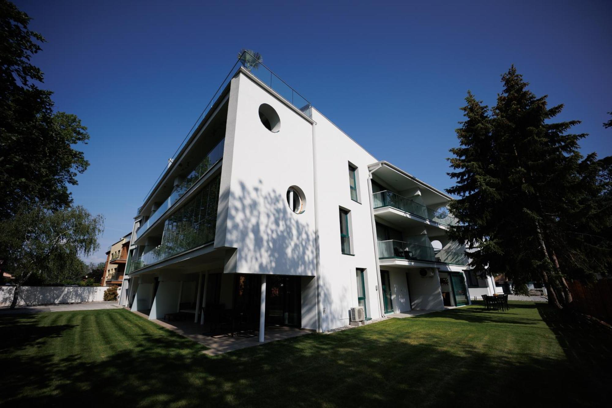 Villa Bauhaus Wellness Apartman 102 Siofok Exterior photo